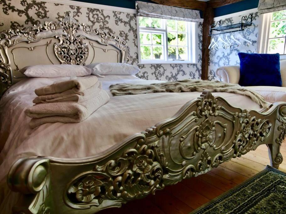 Huge Luxury 8 Bed Manor House Hot Tub Pool Table Villa Saffron Walden Buitenkant foto